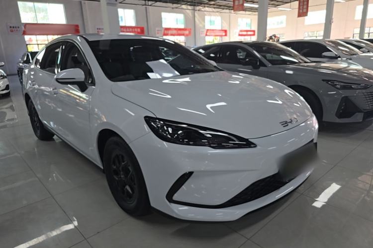 Used BYD Seal 05 DM-i 2025 DM-i Smart Drive 55KM Luxury Model Front Right 45 Deg