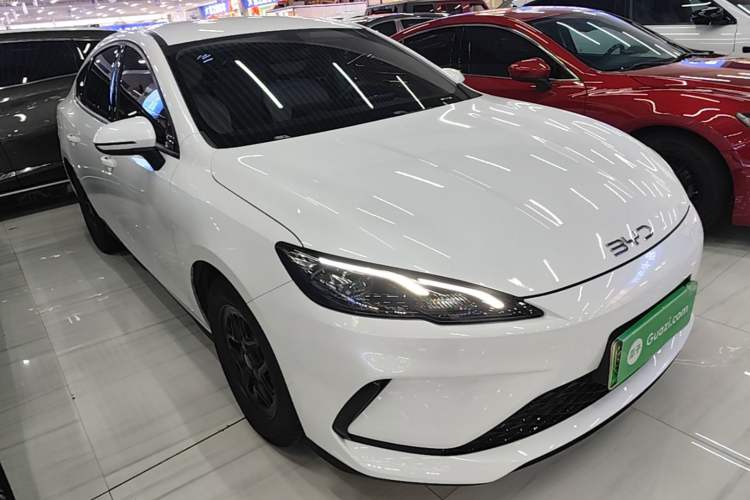 Used BYD Seal 05 DM-i 2025 DM-i Smart Drive 55KM Luxury Model Front Right 45 Deg