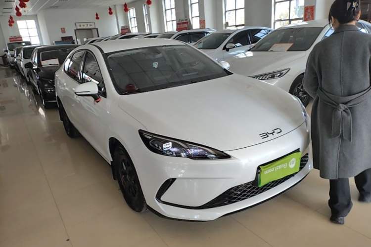 Used BYD Seal 05 DM-i 2025 DM-i Smart Drive 55KM Luxury Model Front Right 45 Deg