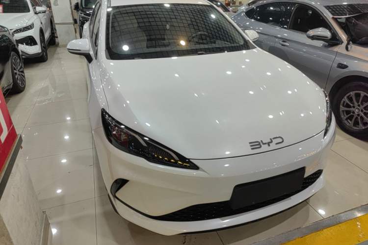Used BYD Seal 05 DM-i 2025 DM-i Smart Drive 55KM Luxury Model Front Right 45 Deg