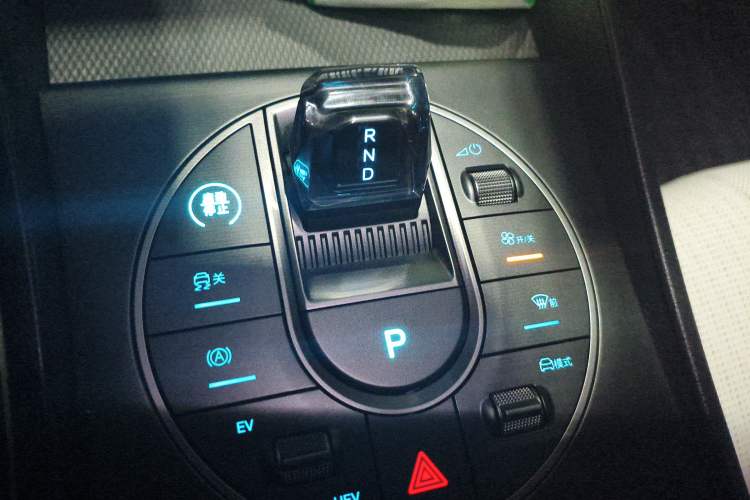 Used BYD Seal 05 DM-i 2025 DM-i Smart Drive 55KM Luxury Model Gear Lever