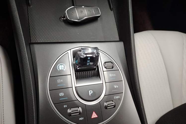 Used BYD Seal 05 DM-i 2025 DM-i Smart Drive 55KM Luxury Model Gear Lever