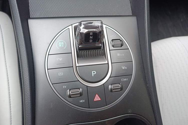 Used BYD Seal 05 DM-i 2025 DM-i Intelligent Drive 120KM Flagship Model Gear Lever