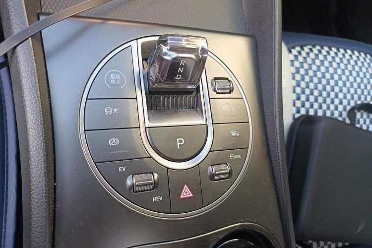 Used BYD Seal 05 DM-i 2025 DM-i Smart Drive 55KM Luxury Model Gear Lever