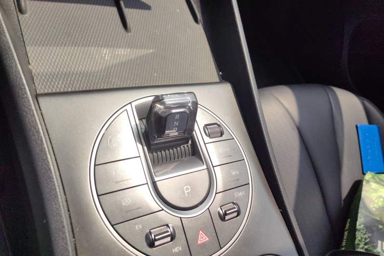 Used BYD Seal 05 DM-i 2025 DM-i Smart Drive 55KM Luxury Model Gear Lever