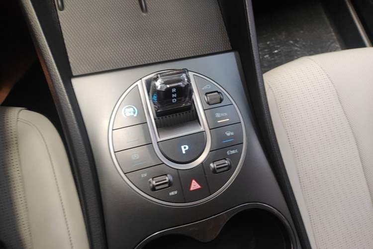 Used BYD Seal 05 DM-i 2025 DM-i Smart Drive 55KM Luxury Model Gear Lever