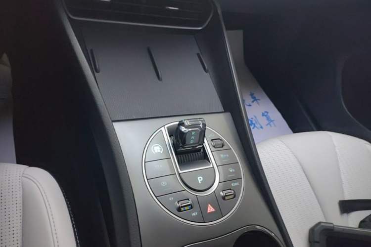 Used BYD Seal 05 DM-i 2025 DM-i Smart Drive 55KM Luxury Model Gear Lever