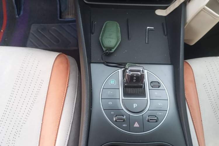 Used BYD Seal 05 DM-i 2025 DM-i Smart Drive 55KM Luxury Model Gear Lever