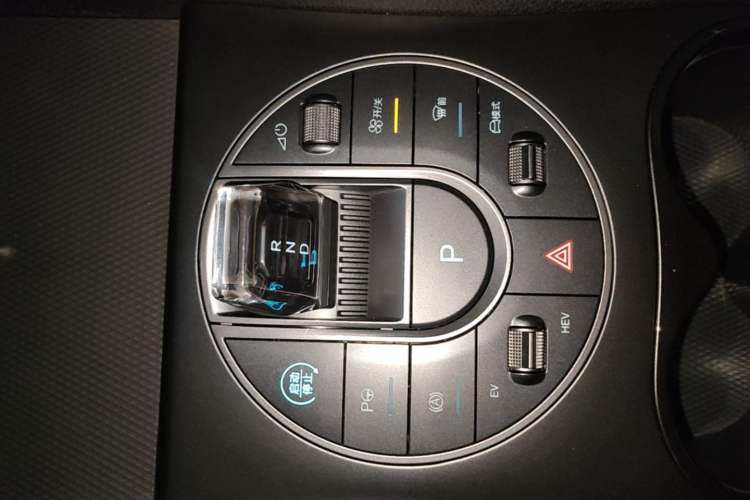 Used BYD Seal 05 DM-i 2025 DM-i Intelligent Drive 120KM Flagship Model Gear Lever