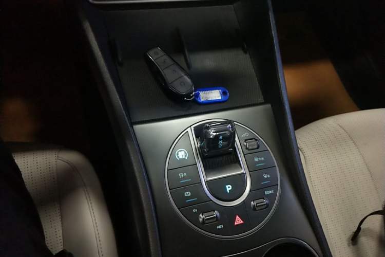 Used BYD Seal 05 DM-i 2025 DM-i Smart Drive 55KM Luxury Model Gear Lever