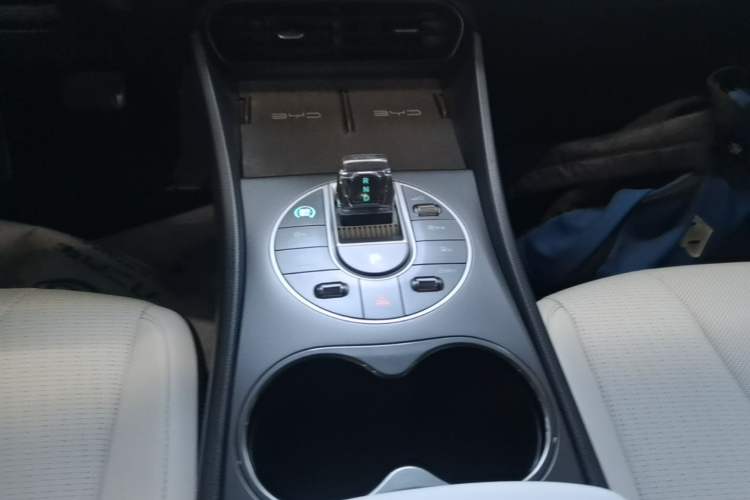Used BYD Seal 05 DM-i 2025 DM-i Smart Drive 55KM Luxury Model Gear Lever