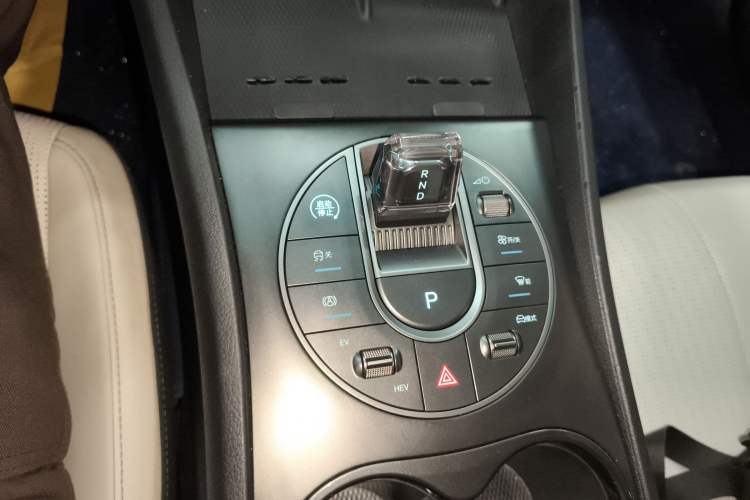 Used BYD Seal 05 DM-i 2025 DM-i Smart Drive 55KM Luxury Model Gear Lever