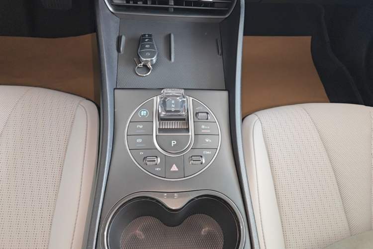 Used BYD Seal 05 DM-i 2025 DM-i Intelligent Drive 120KM Flagship Model Gear Lever