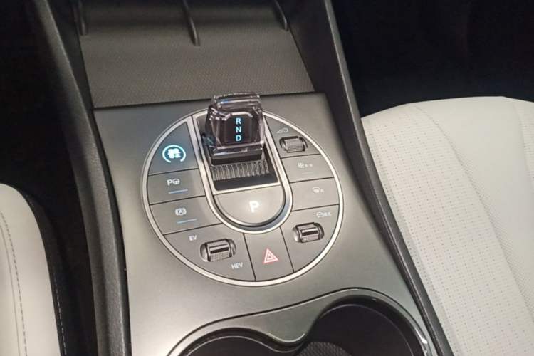 Used BYD Seal 05 DM-i 2025 DM-i Intelligent Drive 120KM Flagship Model Gear Lever