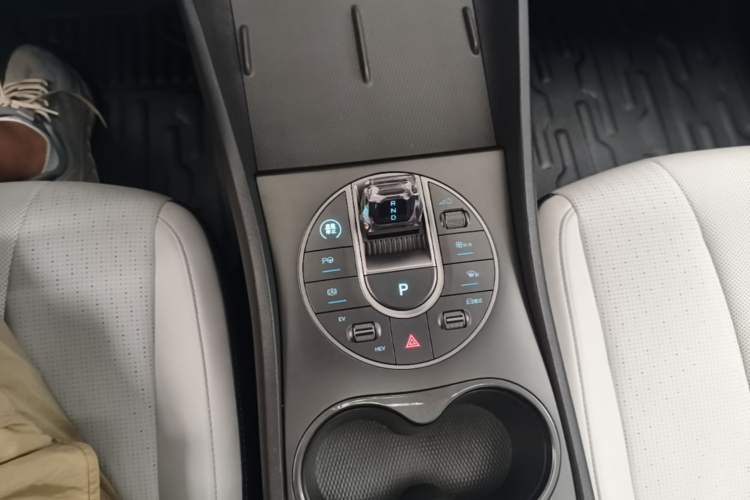 Used BYD Seal 05 DM-i 2025 DM-i Intelligent Drive 120KM Flagship Model Gear Lever