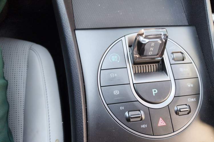Used BYD Seal 05 DM-i 2025 DM-i Smart Drive 55KM Luxury Model Gear Lever