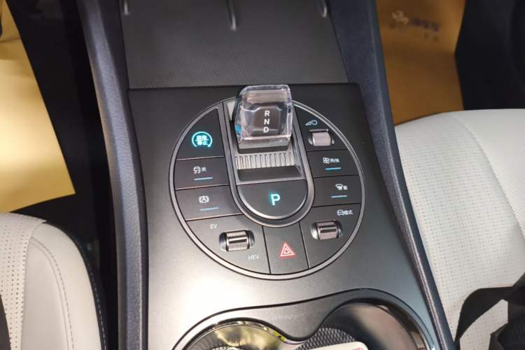 Used BYD Seal 05 DM-i 2025 DM-i Smart Drive 55KM Luxury Model Gear Lever