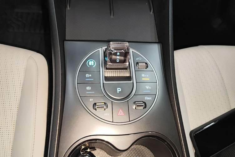 Used BYD Seal 05 DM-i 2025 DM-i Smart Drive 55KM Luxury Model Gear Lever