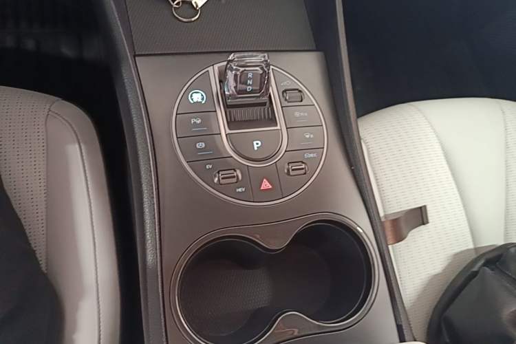 Used BYD Seal 05 DM-i 2025 DM-i Intelligent Drive 120KM Flagship Model Gear Lever