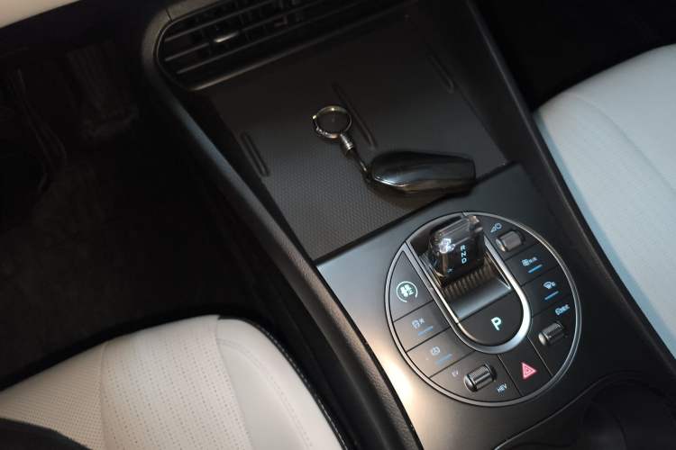 Used BYD Seal 05 DM-i 2025 DM-i Smart Drive 55KM Luxury Model Gear Lever