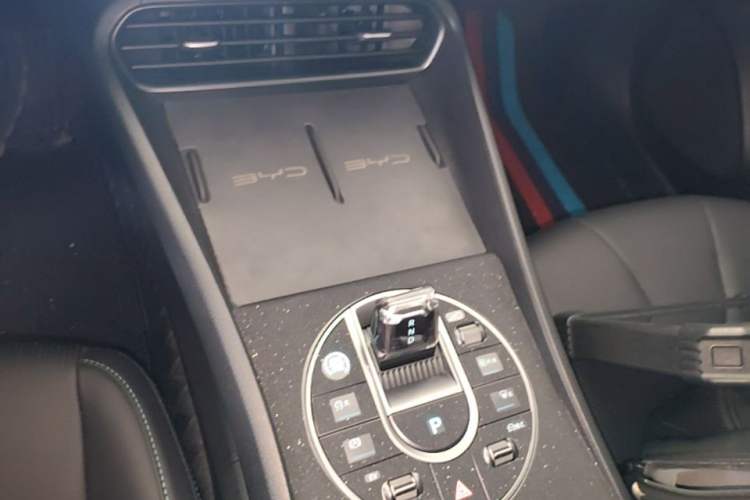 Used BYD Seal 05 DM-i 2025 DM-i Smart Drive 55KM Luxury Model Gear Lever