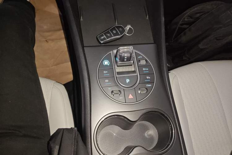 Used BYD Seal 05 DM-i 2025 DM-i Smart Drive 55KM Luxury Model Gear Lever
