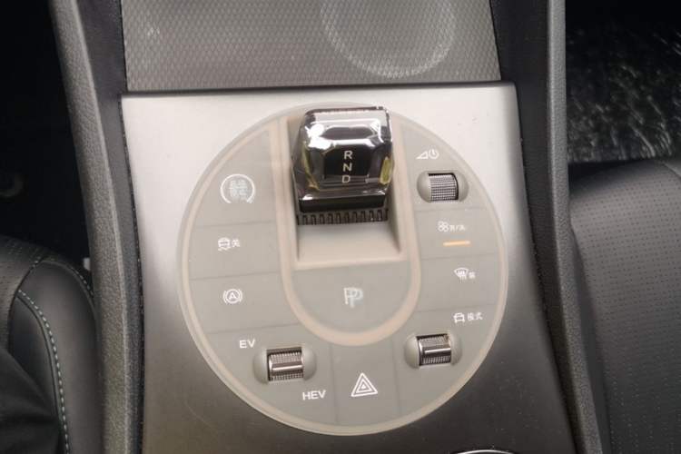 Used BYD Seal 05 DM-i 2025 DM-i Smart Drive 55KM Luxury Model Gear Lever
