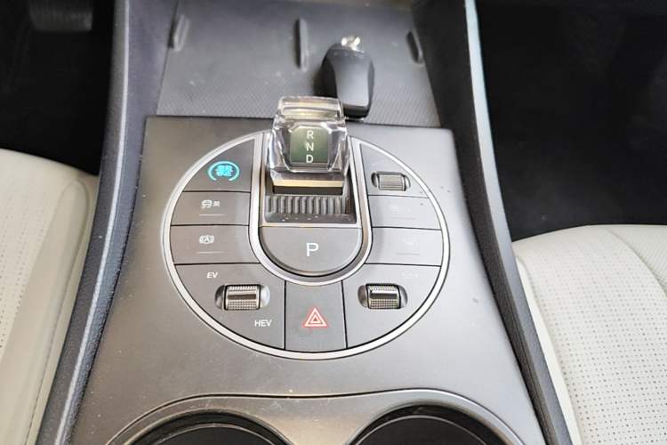 Used BYD Seal 05 DM-i 2025 DM-i Smart Drive 55KM Luxury Model Gear Lever