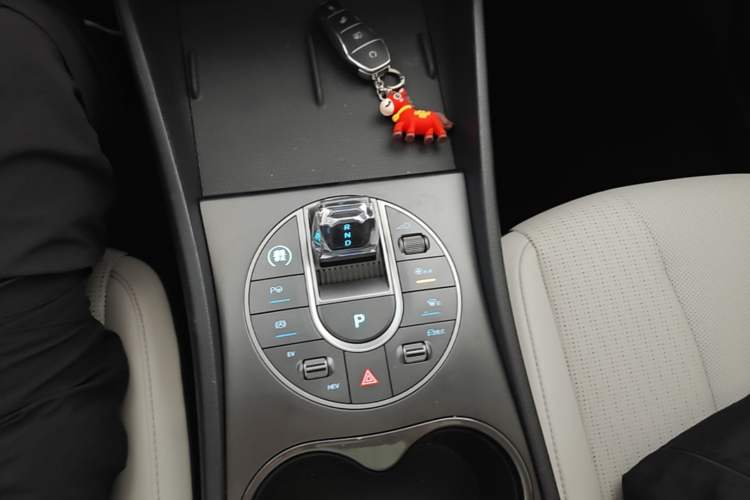 Used BYD Seal 05 DM-i 2025 DM-i Smart Drive 55KM Prestige Model Gear Lever