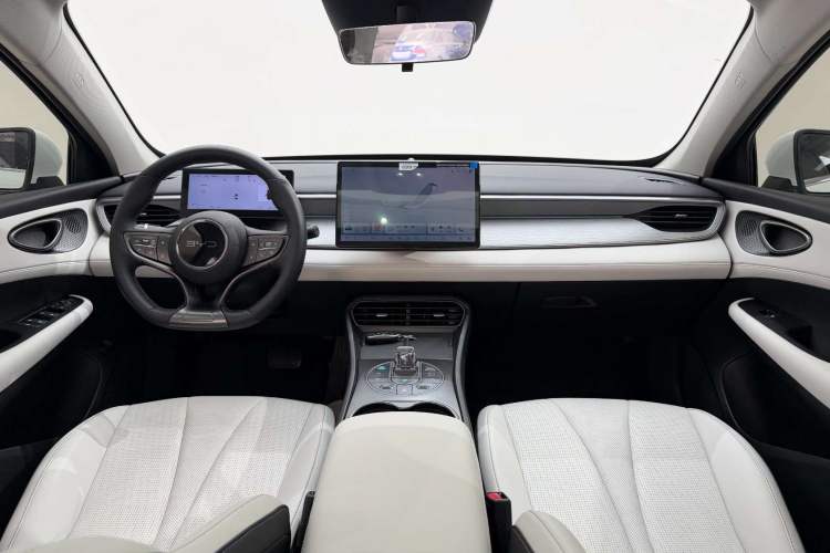 Used BYD Seal 05 DM-i 2025 DM-i Intelligent Drive 120KM Flagship Model Interior 4