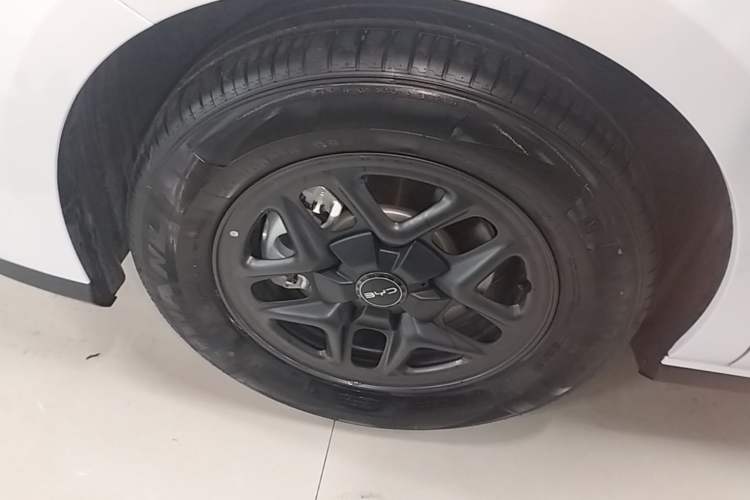Used BYD Seal 05 DM-i 2025 DM-i Smart Drive 55KM Luxury Model Left Front Wheel Hub