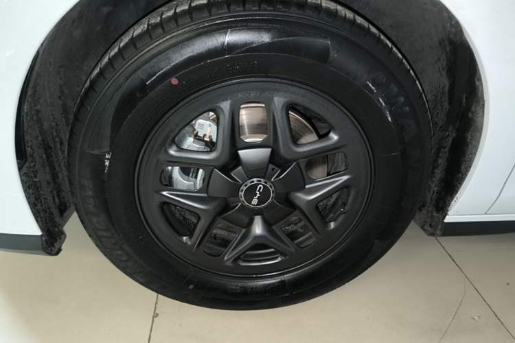 Used BYD Seal 05 DM-i 2025 DM-i Smart Drive 55KM Luxury Model Left Front Wheel Hub