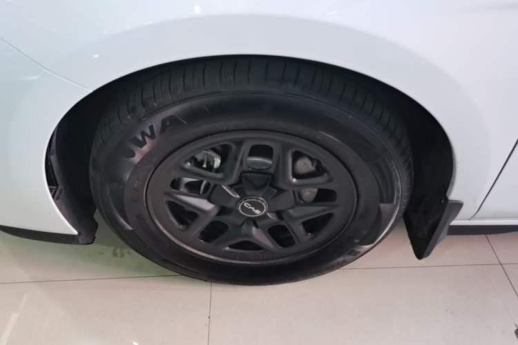 Used BYD Seal 05 DM-i 2025 DM-i Smart Drive 55KM Luxury Model Left Front Wheel Hub