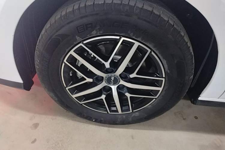 Used BYD Seal 05 DM-i 2025 DM-i Intelligent Drive 120KM Flagship Model Left Front Wheel Hub