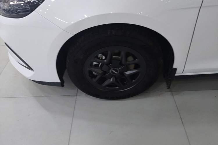 Used BYD Seal 05 DM-i 2025 DM-i Smart Drive 55KM Luxury Model Left Front Wheel Hub