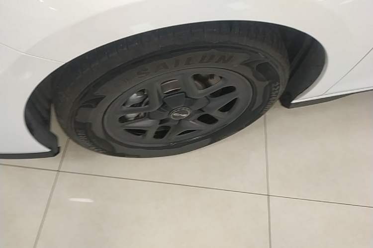 Used BYD Seal 05 DM-i 2025 DM-i Smart Drive 55KM Luxury Model Left Front Wheel Hub