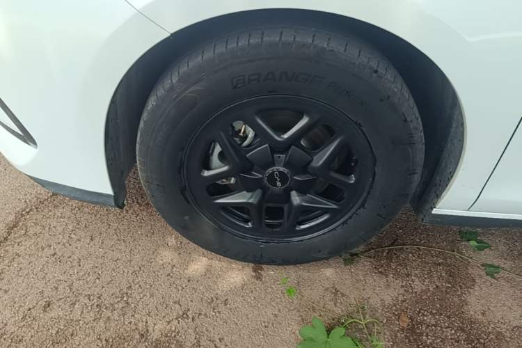Used BYD Seal 05 DM-i 2025 DM-i Smart Drive 55KM Luxury Model Left Front Wheel Hub