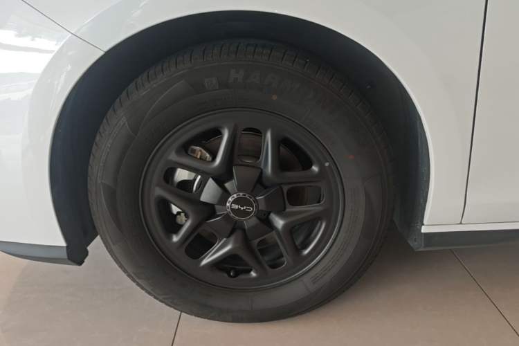 Used BYD Seal 05 DM-i 2025 DM-i Smart Drive 55KM Luxury Model Left Front Wheel Hub