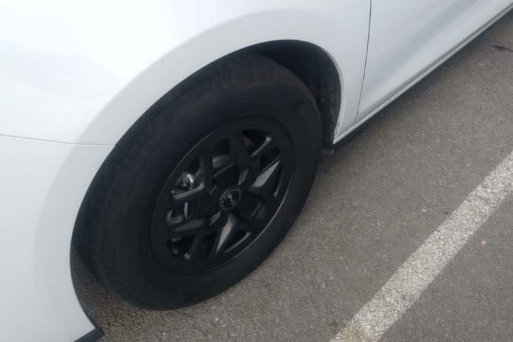 Used BYD Seal 05 DM-i 2025 DM-i Smart Drive 55KM Luxury Model Left Front Wheel Hub