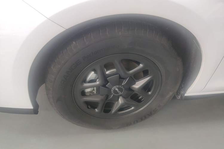 Used BYD Seal 05 DM-i 2025 DM-i Smart Drive 55KM Luxury Model Left Front Wheel Hub