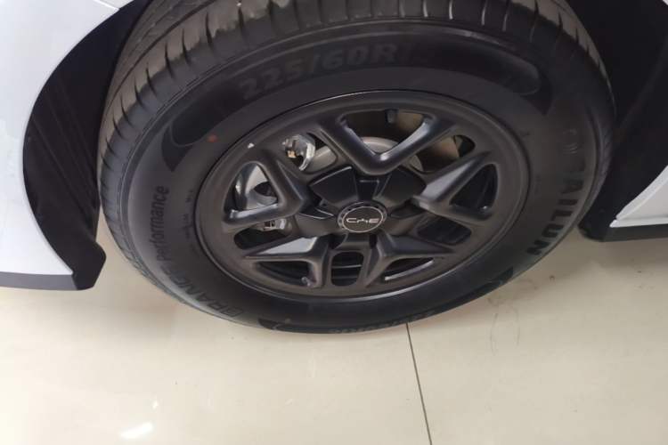 Used BYD Seal 05 DM-i 2025 DM-i Smart Drive 55KM Luxury Model Left Front Wheel Hub