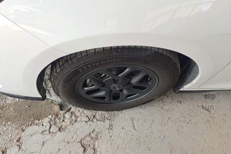 Used BYD Seal 05 DM-i 2025 DM-i Smart Drive 55KM Luxury Model Left Front Wheel Hub