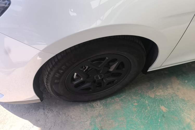 Used BYD Seal 05 DM-i 2025 DM-i Smart Drive 55KM Luxury Model Left Front Wheel Hub