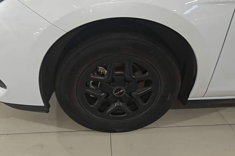 Used BYD Seal 05 DM-i 2025 DM-i Smart Drive 55KM Luxury Model Left Front Wheel Hub