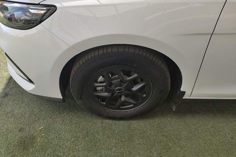 Used BYD Seal 05 DM-i 2025 DM-i Smart Drive 55KM Luxury Model Left Front Wheel Hub