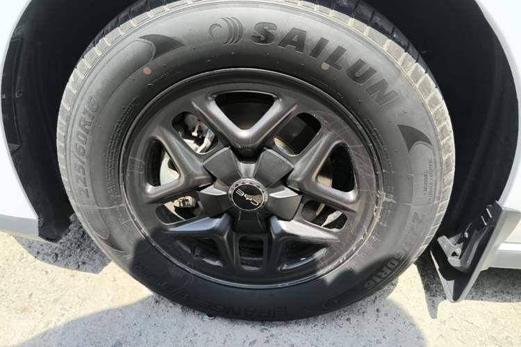 Used BYD Seal 05 DM-i 2025 DM-i Smart Drive 55KM Luxury Model Left Front Wheel Hub