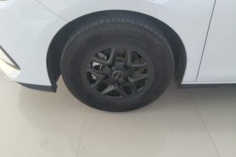 Used BYD Seal 05 DM-i 2025 DM-i Smart Drive 55KM Luxury Model Left Front Wheel Hub