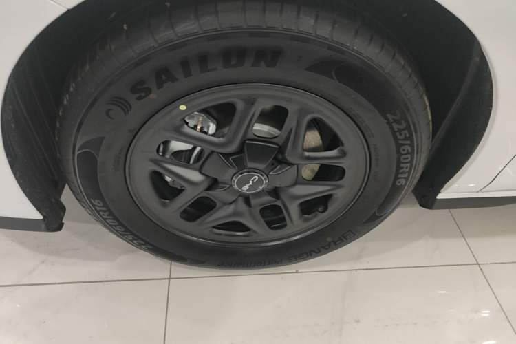 Used BYD Seal 05 DM-i 2025 DM-i Smart Drive 55KM Luxury Model Left Front Wheel Hub