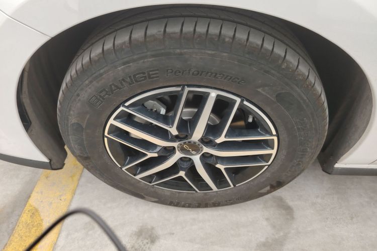 Used BYD Seal 05 DM-i 2025 DM-i Intelligent Drive 120KM Flagship Model Left Front Wheel Hub