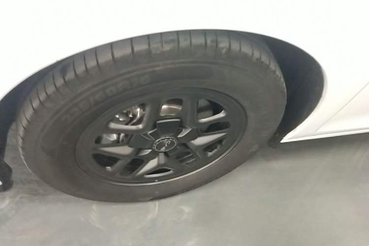 Used BYD Seal 05 DM-i 2025 DM-i Smart Drive 55KM Luxury Model Left Front Wheel Hub